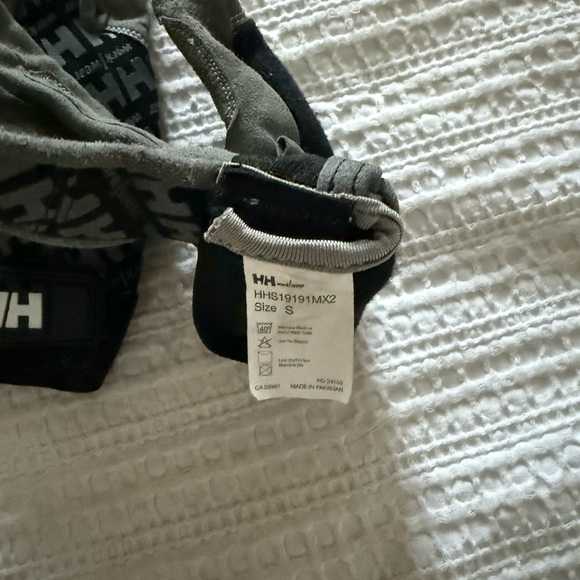 Helly Hansen Black and Gray Workwear Gloves - Picture 4 of 6